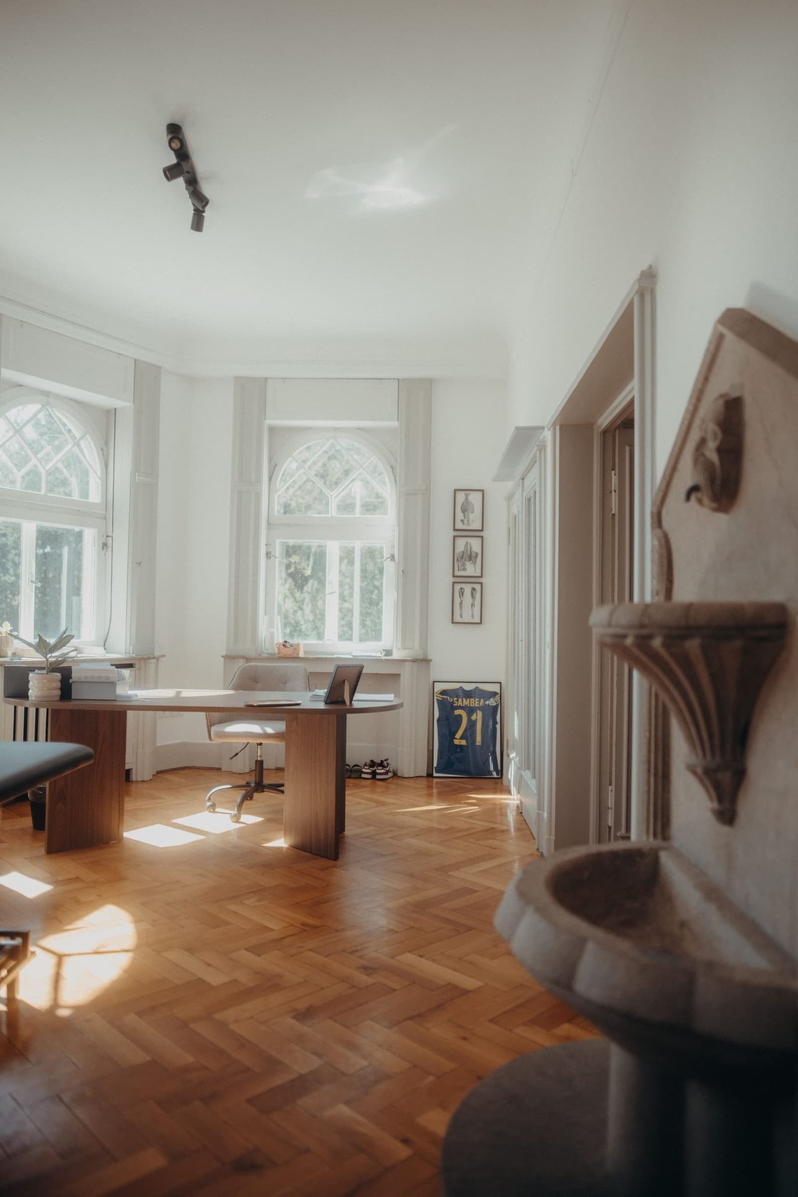 Behandlungsraum der Praxis mit Liege
